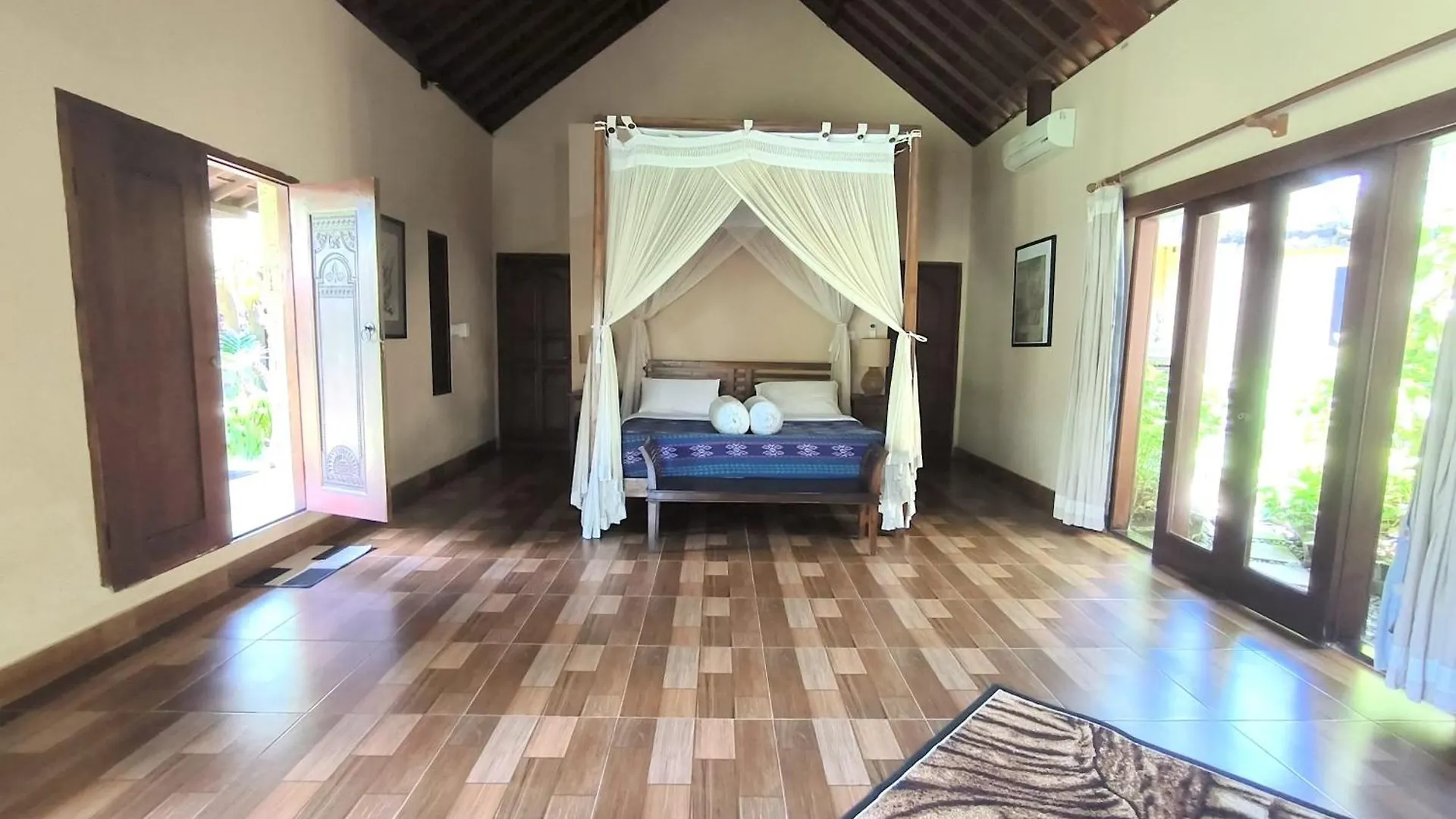 Villa Plawa Asri Seminyak  Seminyak (Bali)