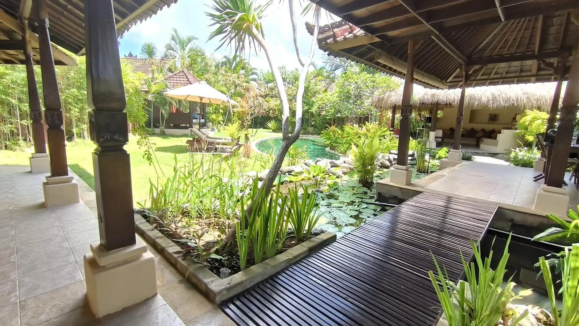 Villa Plawa Asri Seminyak  Indonesia